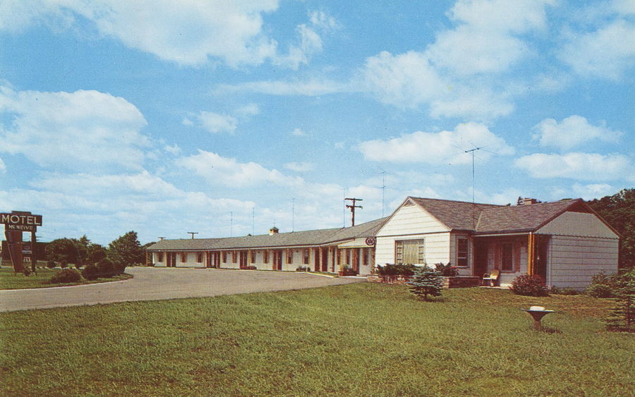Motel McNeive (Oakland Motel) - Vintage Postcard (newer photo)